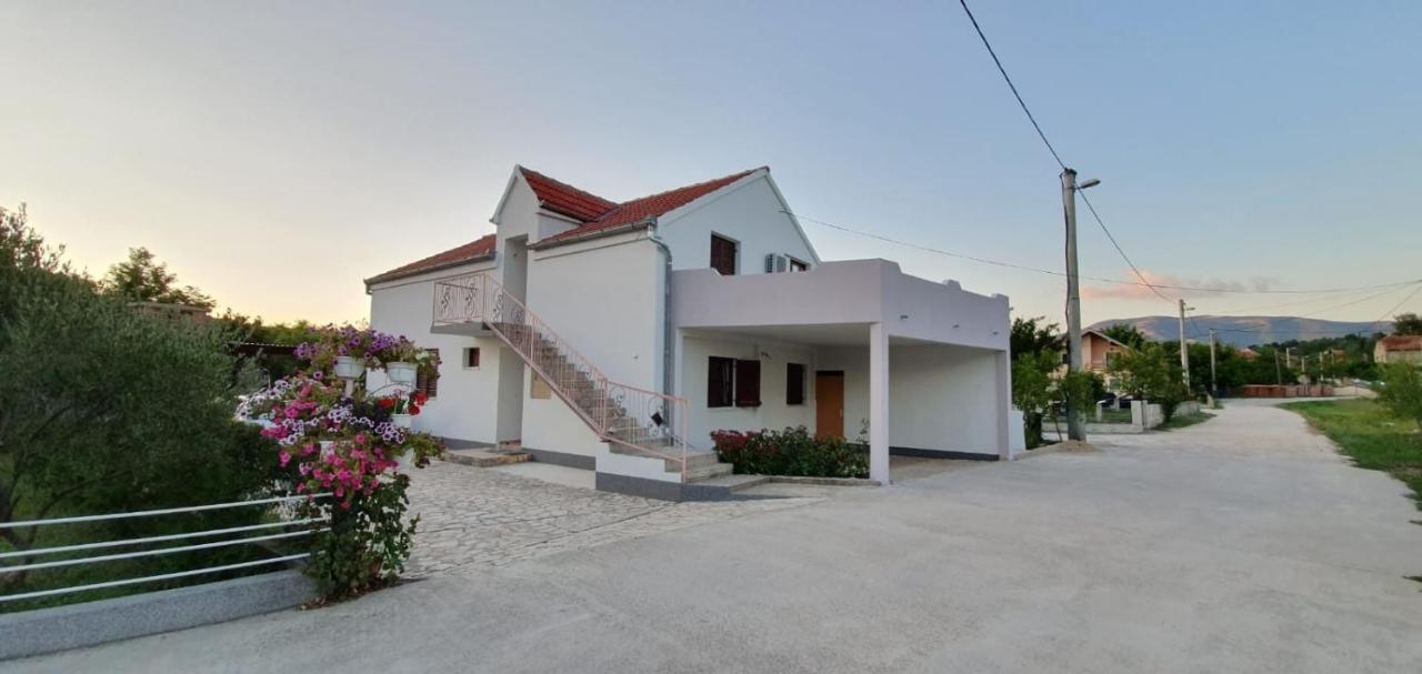 Apartment Magdalena Knin Εξωτερικό φωτογραφία
